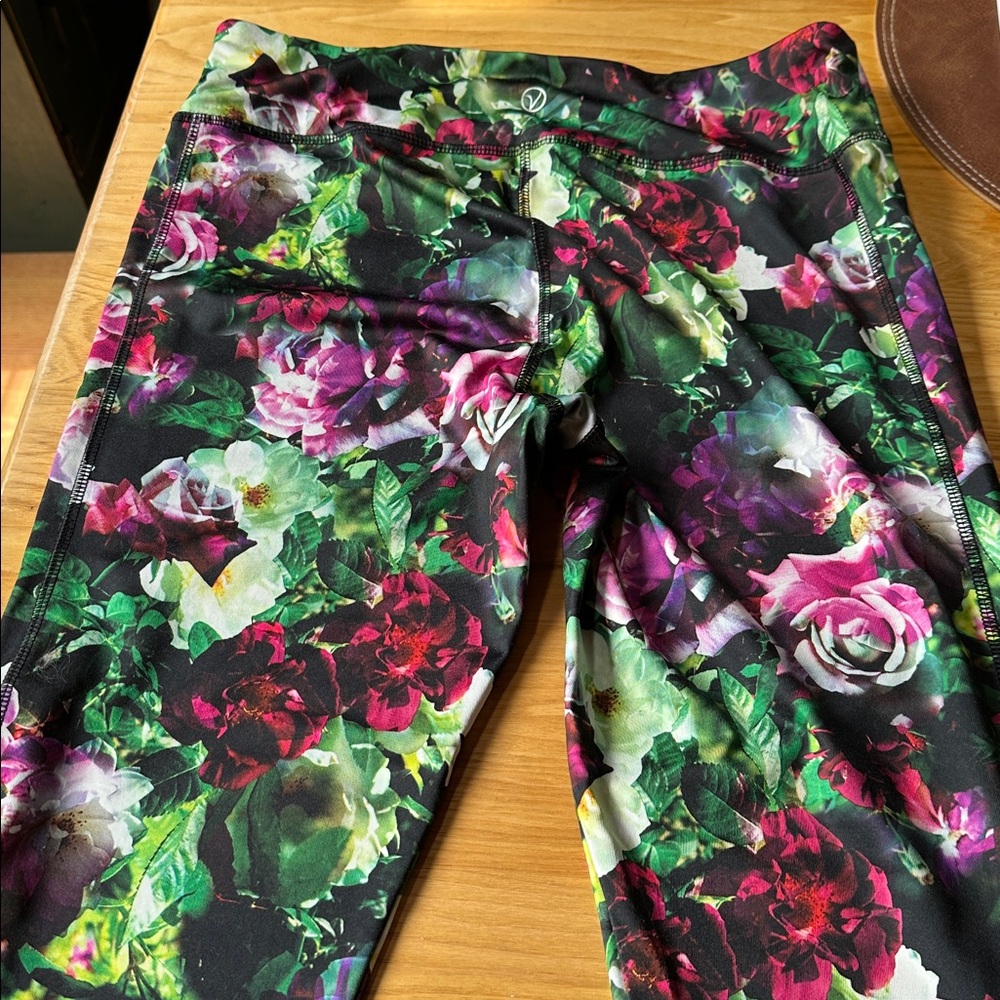 VOGO Athletica Purple & Green Floral Patterned Legging Capris